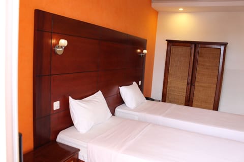 Standard Twin Room | Desk, blackout drapes, free WiFi