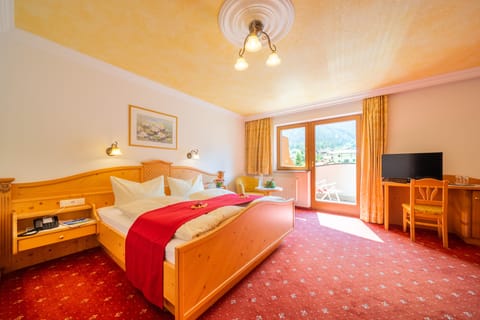 Panoramic Double Room, 1 King Bed, Non Smoking, Mountain View | In-room safe, desk, free WiFi, bed sheets