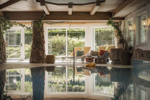 Indoor pool, sun loungers