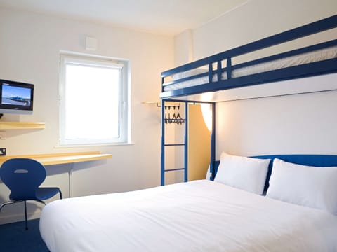 Triple Room, Multiple Beds | Premium bedding, desk, soundproofing, free WiFi