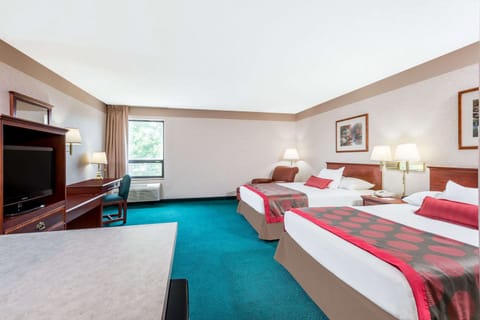 Suite, 2 Double Beds | Desk, iron/ironing board, free cribs/infant beds, rollaway beds