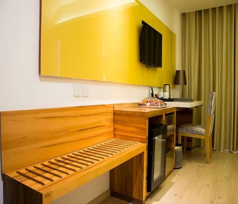 Deluxe Twin Room, 1 Bedroom | Minibar, in-room safe, desk, soundproofing