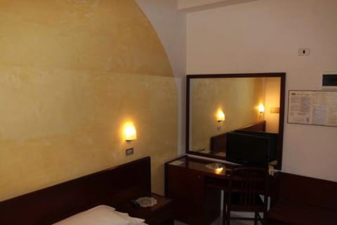 Economy Double Room | Minibar, in-room safe, desk, free WiFi