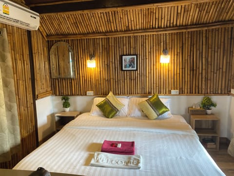 Bungalow with Sea View | Free WiFi, bed sheets