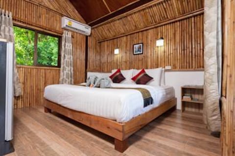 Bungalow with Sea View | Free WiFi, bed sheets