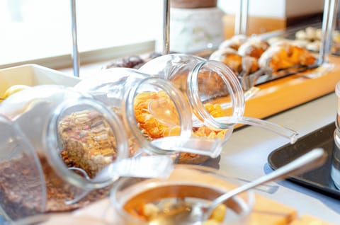 Free daily buffet breakfast