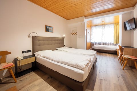 Triple Room | In-room safe, desk, cribs/infant beds, free WiFi