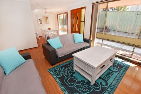 Comfort Villa, 1 King Bed | Living area | Flat-screen TV