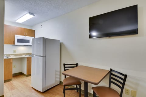 Fridge, microwave, stovetop