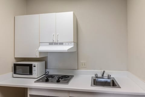 Standard Studio, 1 Queen Bed, Accessible, Non Smoking | Individually furnished, desk, free WiFi, bed sheets