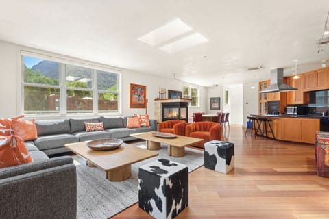 Condo, 4 Bedrooms | Private kitchen