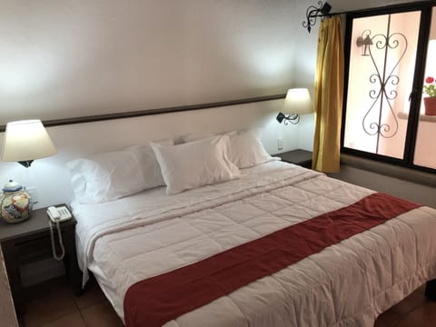 Standard Room, 1 King Bed | Desk, free WiFi, bed sheets