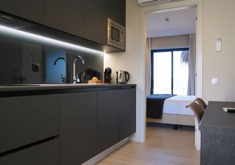 Junior Suite | Private kitchenette | Electric kettle