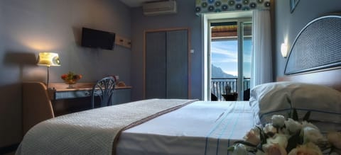 Large Deluxe Double Room, Sea View | Premium bedding, minibar, desk, laptop workspace