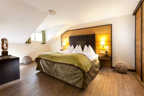 Suite | In-room safe, desk, iron/ironing board, free WiFi