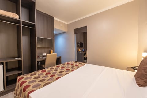 Double Room (Class com Ar Condicionado) | Minibar, desk, blackout drapes, free WiFi