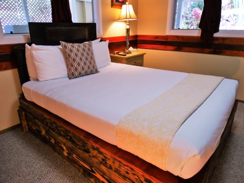 Standard Room, 1 Queen Bed, Garden View (Lokahi Lodge) | Premium bedding, individually decorated, individually furnished