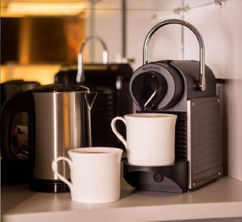 Espresso maker, coffee/tea maker, electric kettle