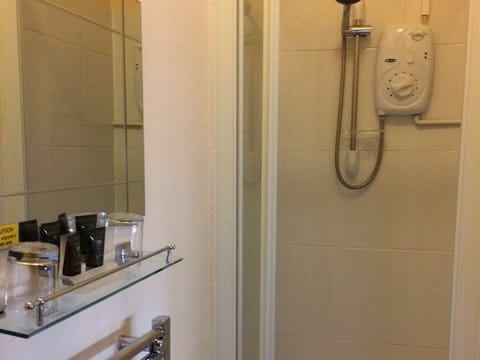 Classic Twin Room, Ensuite, Garden View (Room 3) | Bathroom