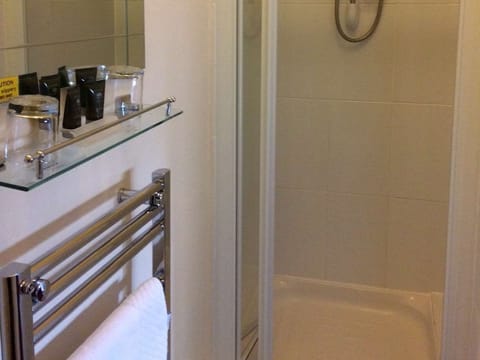 Classic Twin Room, Ensuite, Garden View (Room 3) | Bathroom