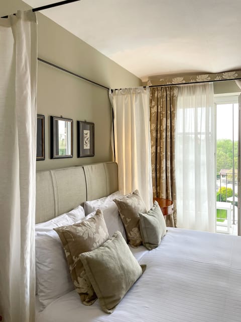 Deluxe Room | Egyptian cotton sheets, premium bedding, down comforters