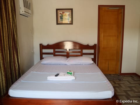 Standard Room | Desk, free WiFi, bed sheets