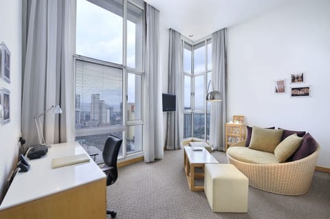 10Room Studio Suite | Minibar, in-room safe, free WiFi, bed sheets