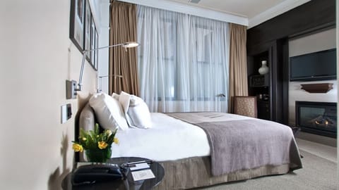 Classic Room, 1 Queen Bed | Frette Italian sheets, premium bedding, minibar, in-room safe