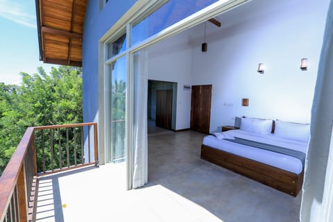 Superior Double Room, 1 King Bed, Balcony, Garden View | Balcony