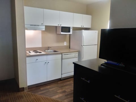 Studio, 1 Queen Bed, Non Smoking | Private kitchen | Full-size fridge, microwave, stovetop, dishwasher