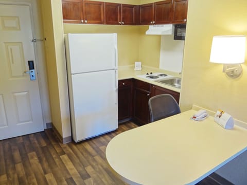 Deluxe Studio, 1 King Bed with Sofa bed, Non Smoking | Private kitchen | Full-size fridge, microwave, stovetop, dishwasher