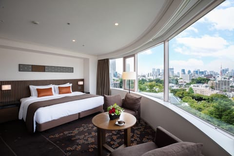 Tower Side Corner King Room, Non Smoking | Down comforters, minibar, in-room safe, desk