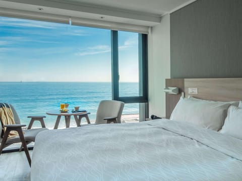 Premium Room, 1 King Bed, Sea View | Minibar, in-room safe, desk, laptop workspace