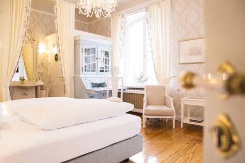 Double Room (Prinz Himmelblau) | Premium bedding, minibar, in-room safe, desk