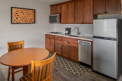 King Kitchenette Suite with Marina View and Balcony- No Pets | Private kitchenette | Fridge, microwave, coffee/tea maker