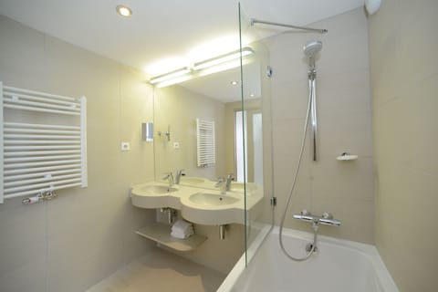 Suite, Terrace, Sea View | Bathroom | Free toiletries, hair dryer, towels