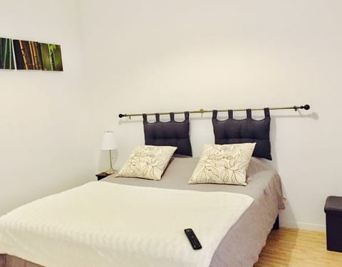 Standard Apartment, 1 Bedroom | Minibar, individually decorated, individually furnished, desk