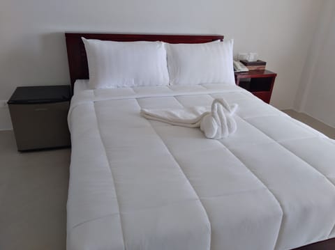 Superior Room, 1 Queen Bed, Non Smoking, Ocean View | Free WiFi, bed sheets