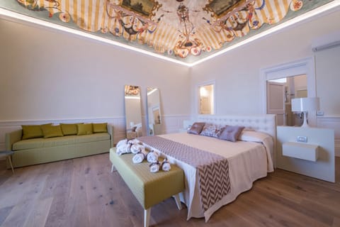 Suite | Premium bedding, minibar, in-room safe, individually decorated