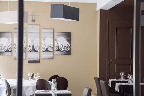 Lunch and dinner served