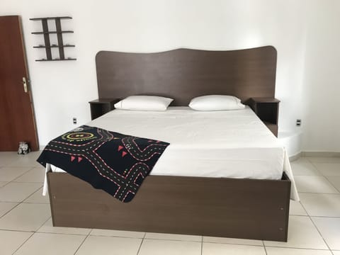 Suite Room (202) | Free WiFi, bed sheets