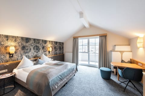 In-room safe, desk, soundproofing, cribs/infant beds