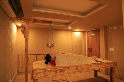 Couples treatment rooms, body treatments, aromatherapy