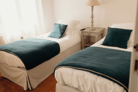 Twin Room Street Side  | In-room safe, soundproofing, free WiFi, bed sheets