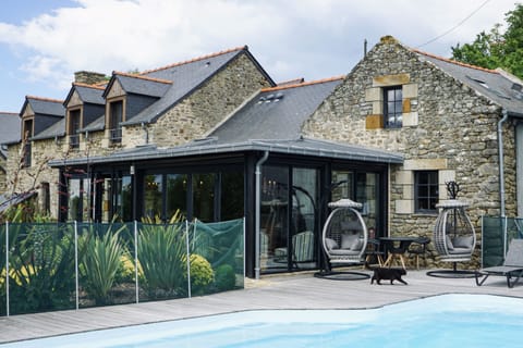 Seasonal outdoor pool, sun loungers