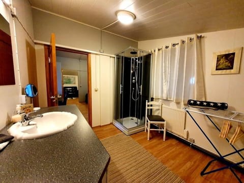 Panoramic Apartment, 3 Bedrooms | Bathroom | Shower, free toiletries, hair dryer, slippers