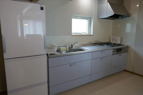 2 Bedroom House | Private kitchenette | Fridge, microwave, stovetop, coffee/tea maker