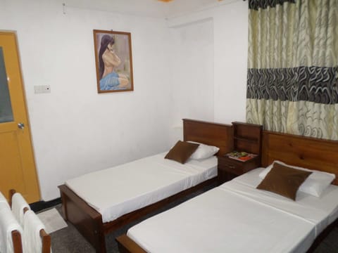 Economy Double or Twin Room, 2 Twin Beds, Mountain View, Garden Area | Desk, soundproofing, free WiFi