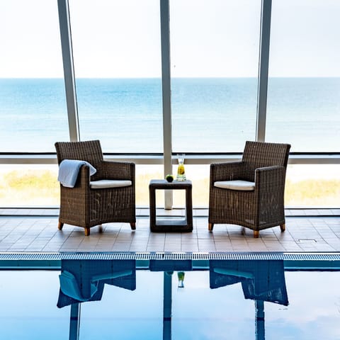 Indoor pool, sun loungers