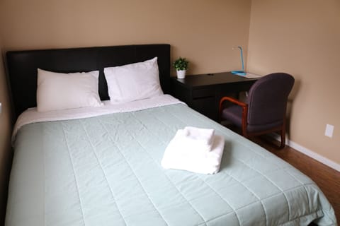 Classic Double Room, 1 Queen Bed, Shared Bathroom, Ground Floor | Desk, free WiFi, bed sheets